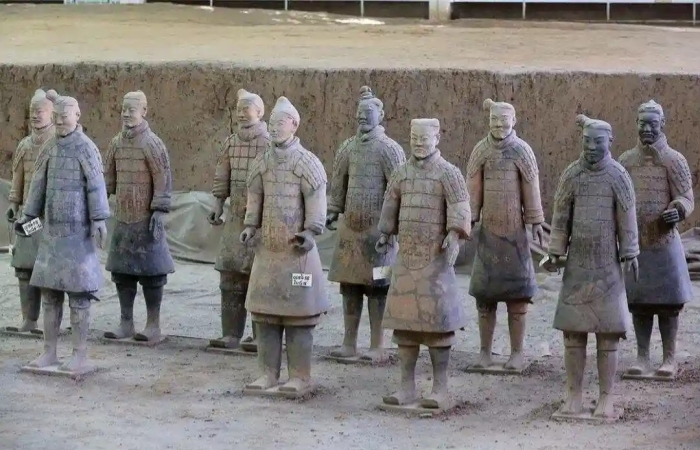 Height of Infantry Soldiers at the Terracotta Warriors is 5.9 to 6 feet