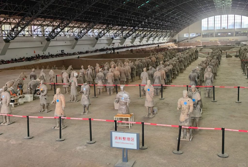 People queuing on both sides of Pit 1