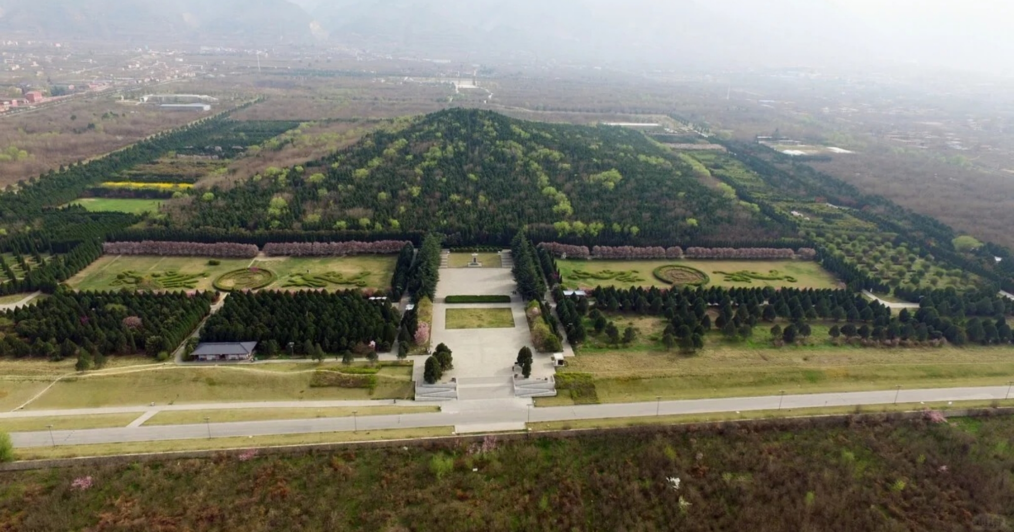 Why Qin Shi Huang's Tomb Has Never Been Opened？