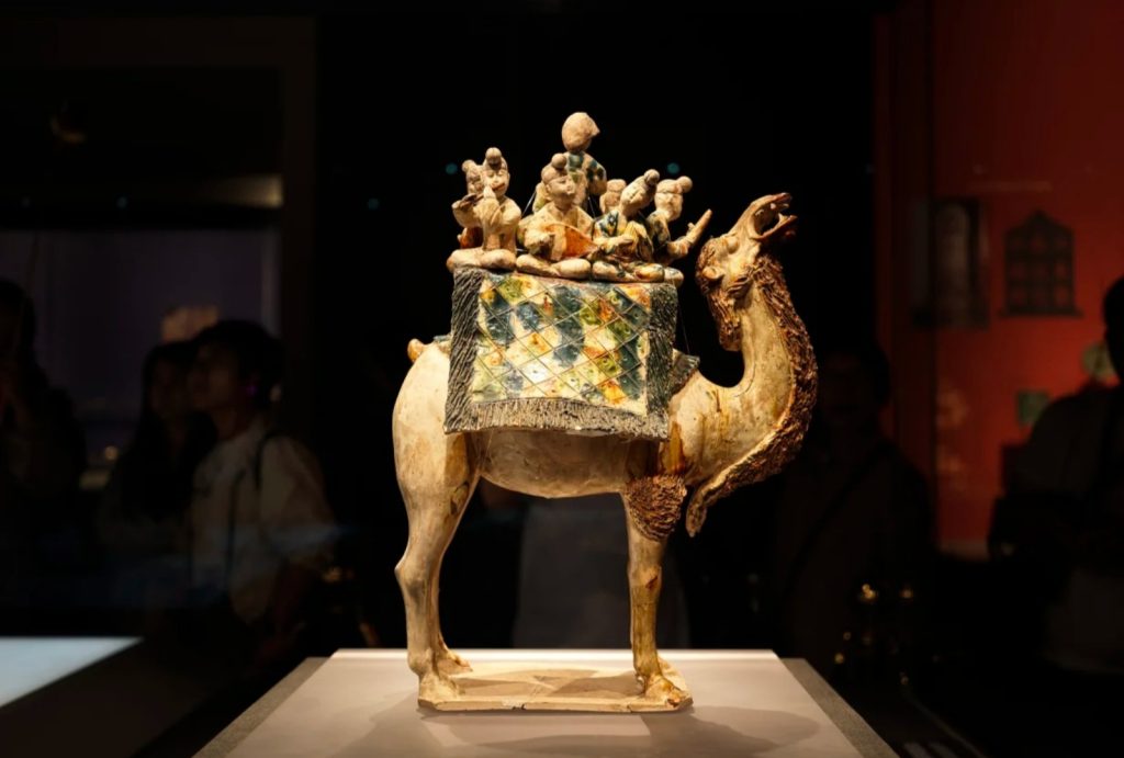 Tri-coloured camel-and-musician pottery figurine